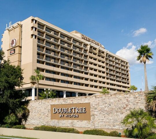 DoubleTree by Hilton Jacksonville Riverfront Rooms Avg $145