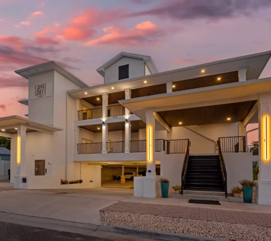 GRANT STREET INN- An Ascend Collection Hotel $143 Avg/Per Night